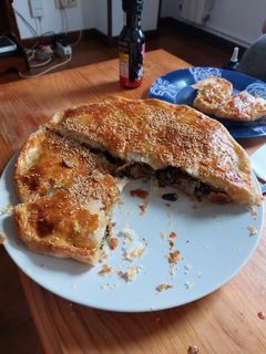 Una foto de Empanada de champiñones y espinacas sin gluten