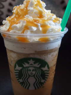 A picture of Starbucks-style Caramel Frappuccino.