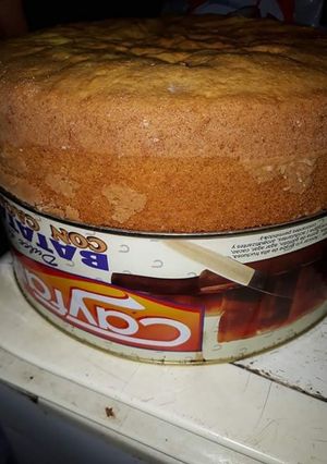 Una foto de 🍋Bizcochuelo de limón 🍋🍋🍋 alto y esponjoso 🍰