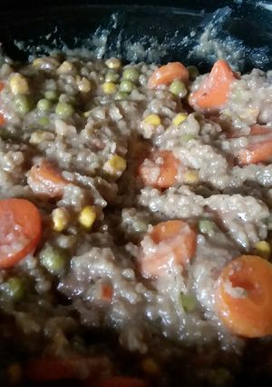 A picture of 2 Crock Slop.