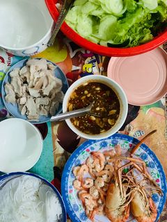 Hình của món Gỏi cuốn tôm thịt.