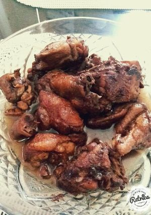 A picture of Chicken adobo.