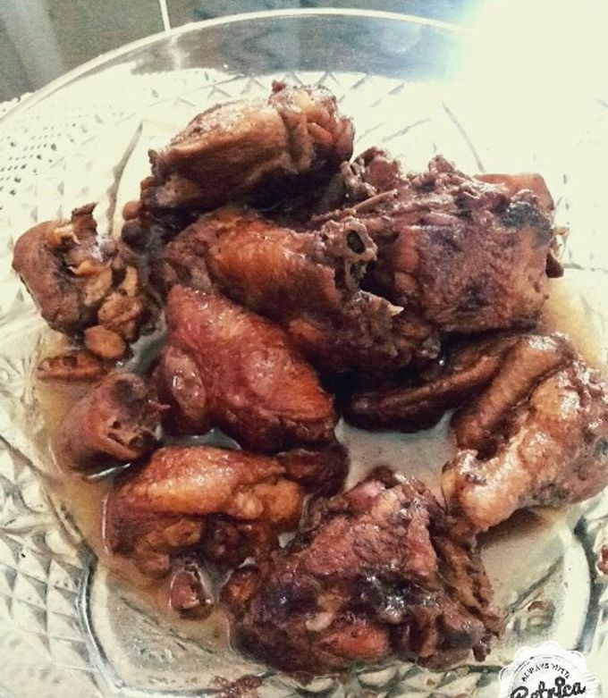 A picture of Chicken adobo.