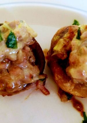 Una foto de Champignones rellenos con tocino y mozzarella #lacocinadeBea