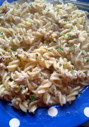 A picture of quick easy cheap tuna pasta.