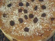 Una foto de torta de banano y coco