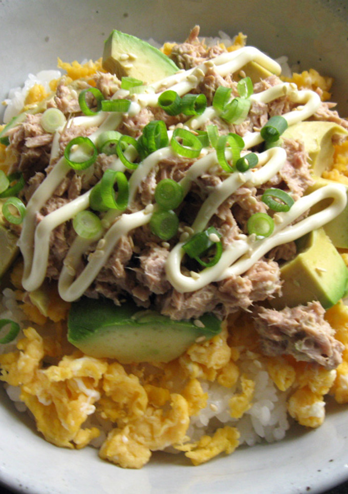 A picture of Tuna Mayo & Avocado Sushi Rice Bowl.