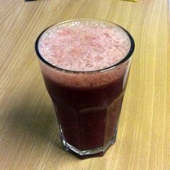 A picture of Pomegrange Fizz.
