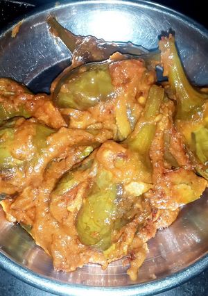 ભરેલા રવૈયા નું શાક (Bharela Ravaiya Shak Recipe In Gujarati) રેસીપી મુખ્ય ફોટો