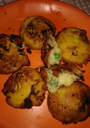 A picture of Matar ki tikki.