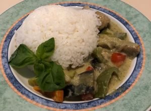 Curry verde con pollo estilo tailandés“KaengKhiaoWaanGai” แกงเขียวหวาน ไก่ Japonés🇹🇭🇺🇾🇯🇵タイ風グリーンカレー Una foto de Curry verde con pollo estilo tailandés“KaengKhiaoWaanGai” แกงเขียวหวาน ไก่ Japonés🇹🇭🇺🇾🇯🇵タイ風グリーンカレー