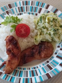 Cukkini saláta grillezett csirkemellel és párolt rizzsel #gluténmentes #tejmentes recept fotója