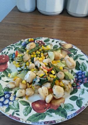 A picture of Sea Scallops on Succotash.