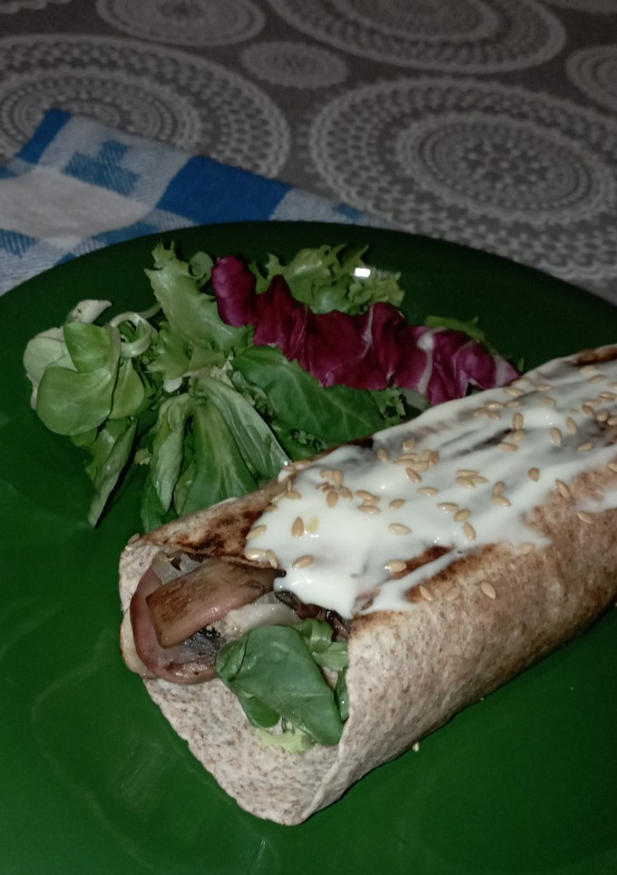 Una foto de Burrito de champiñones y remolacha
