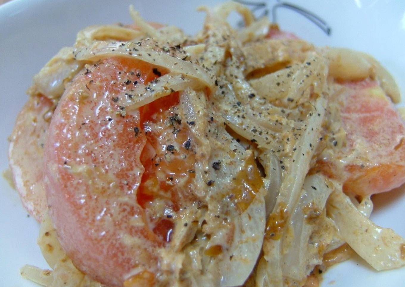Salad with sweet onions, flakes of bonito, tomatoes, soy sauce and mayonnaise