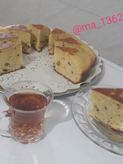 عکسی از دستور کیک کشمشی با شیر داغ