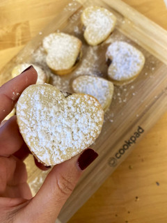 Una foto de Alfajores rápidos y fáciles- especial San Valentín