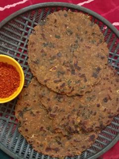 ઢેબરાં (Dhebra Recipe In Gujarati) રેસીપી મુખ્ય ફોટો