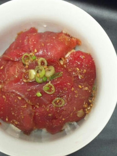 A picture of Marinated Tuna Rice Bowl.