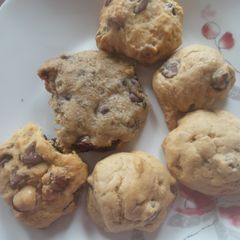A picture of Banana chocolate chip cookies.