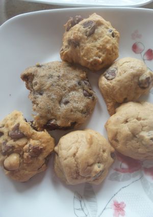 A picture of Banana chocolate chip cookies.