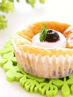 A picture of Tiny Blueberry Cheesecakes.