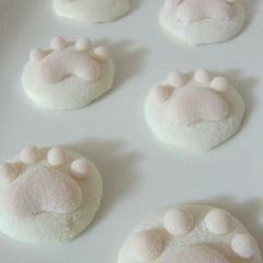 A picture of Plain and Sakura Cat Paw Marshmallows.