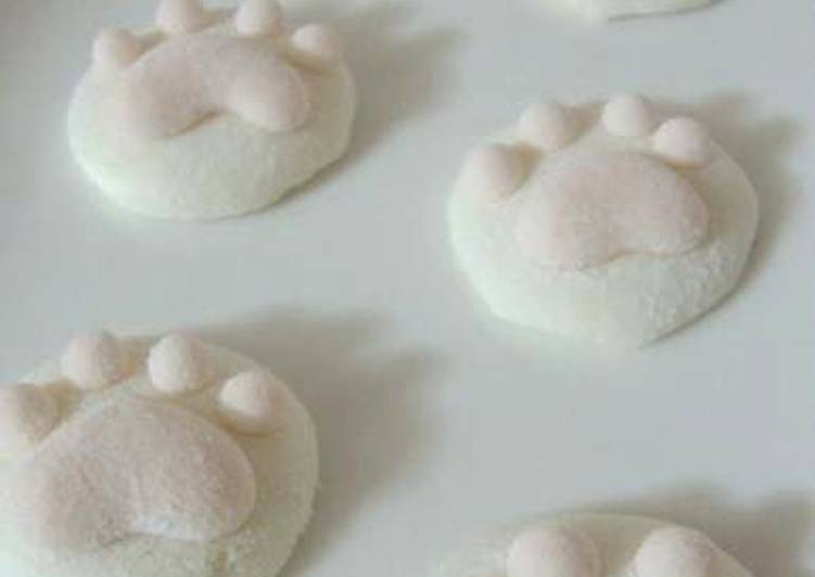 Plain and Sakura Cat Paw Marshmallows