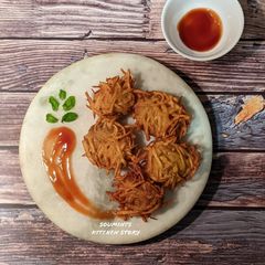 A picture of Chicken Lachha Pakora.