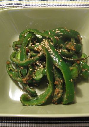 A picture of Green Pepper Sautéed with Sesame Seeds.