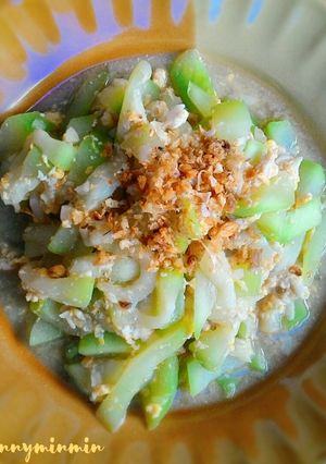 รูปของ น้ำเต้าผัดไข่