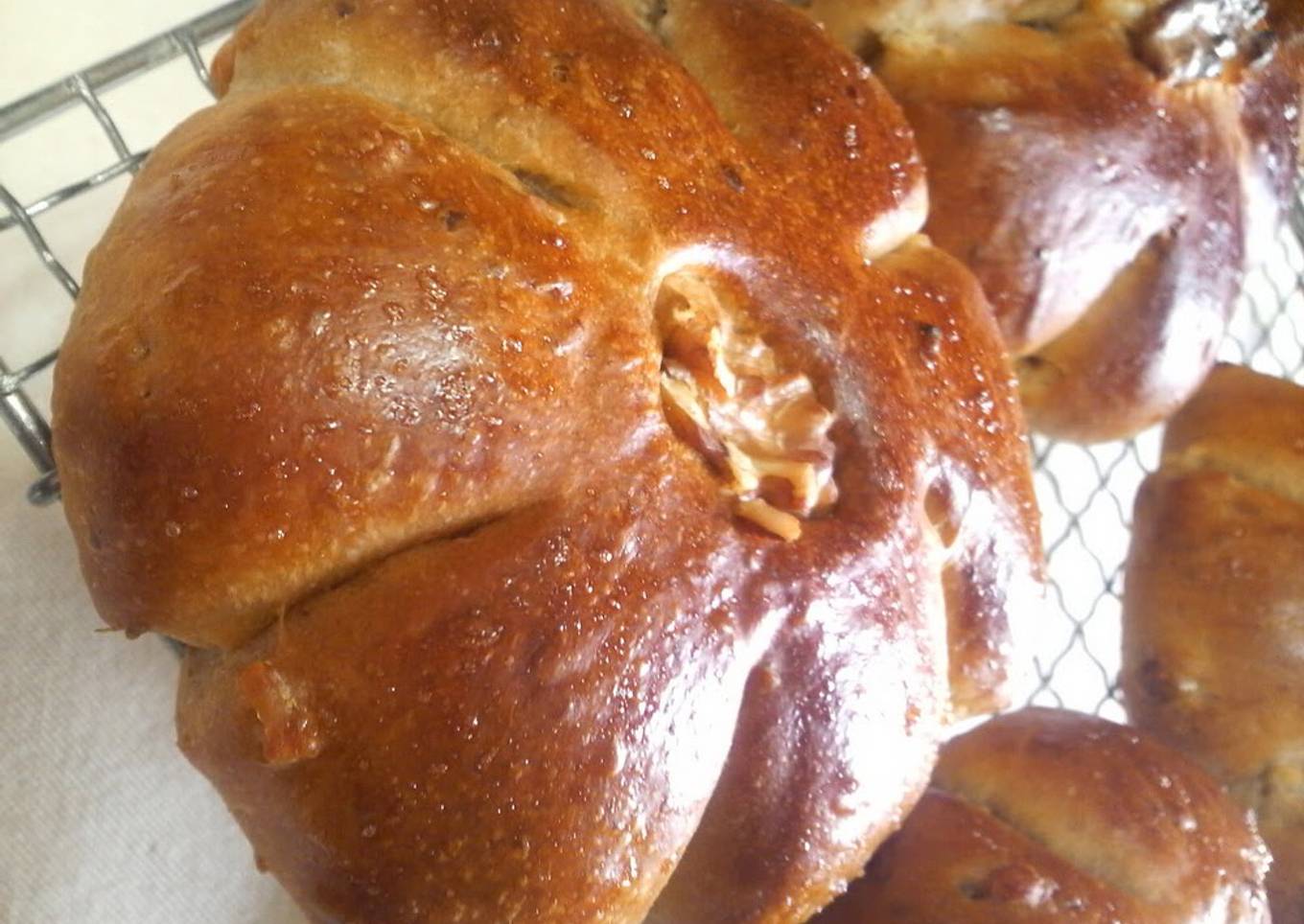 Light and Fluffy Walnut Bread in a Bread Machine