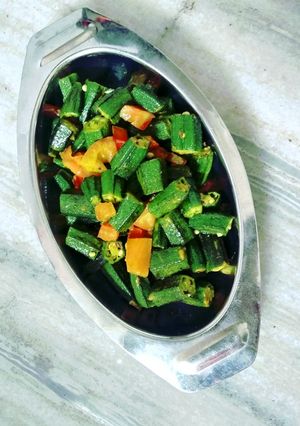अचारी भिंडी (achari bhindi recipe in Hindi) रेसिपी मुख्य फोटो