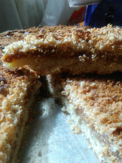 Una foto de Torta de crocante de avena y dulce de leche "Abuela María"