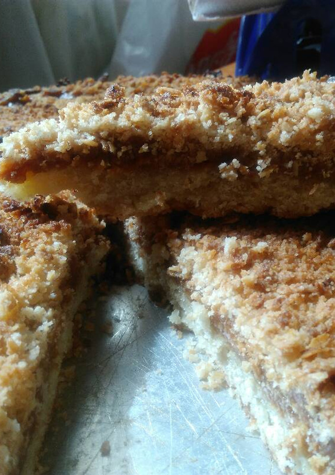 Una foto de Torta de crocante de avena y dulce de leche "Abuela María"