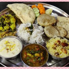 A picture of Rakhi Special Maharashtrian Thali.