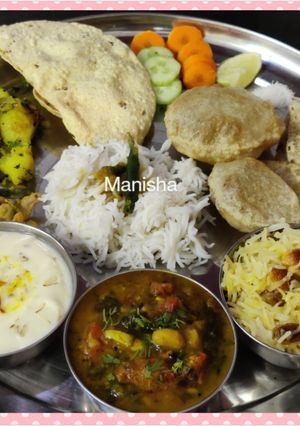 A picture of Rakhi Special Maharashtrian Thali.