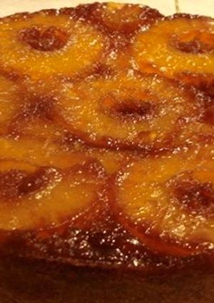 Una foto de Torta invertida de ananá 🍍