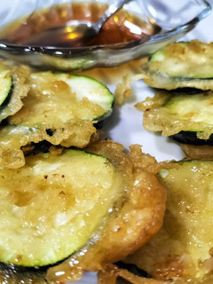 Una foto de Calabacín en tempura con miel y Pedro Ximénez