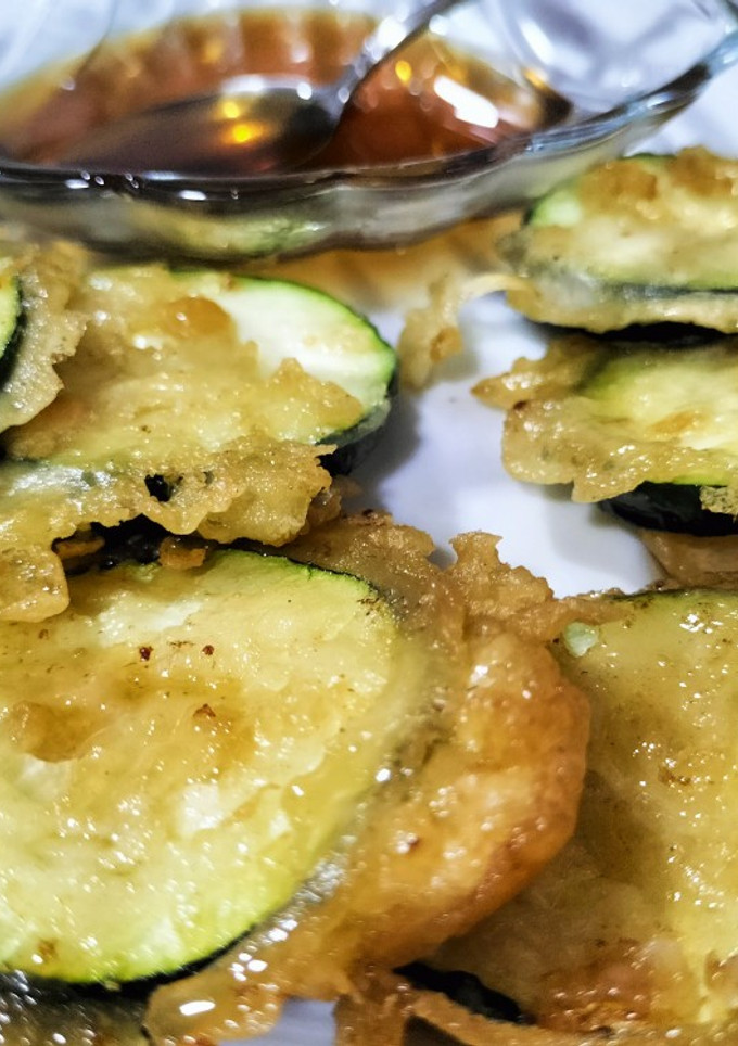 Una foto de Calabacín en tempura con miel y Pedro Ximénez