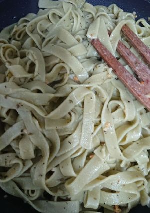 Una foto de Pasta de espinacas al ajillo