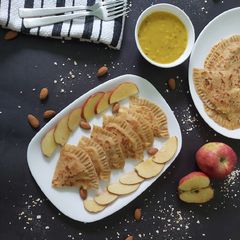 A picture of Almond Oats Stuffed Apple Packets.