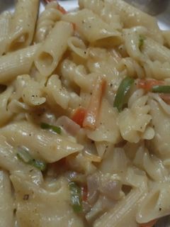व्हाइट सॉस पास्ता (white sauce pasta recipe in Hindi) रेसिपी मुख्य फोटो
