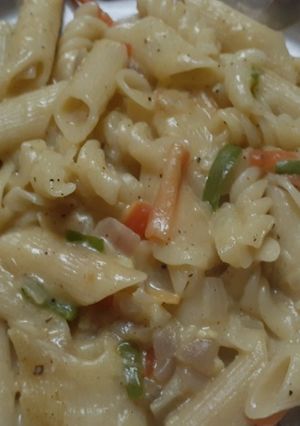 व्हाइट सॉस पास्ता (white sauce pasta recipe in Hindi) रेसिपी मुख्य फोटो