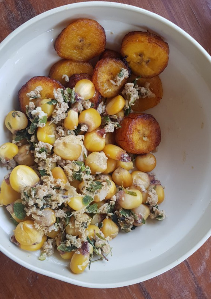 Una foto de Mote tejte con plátano frito