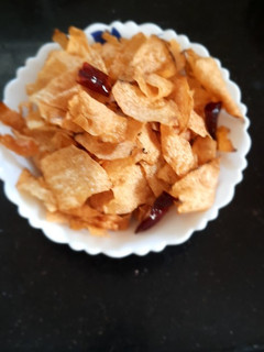 கருணைக்கிழங்கு சிப்ஸ்(karunaikilangu chips recipe in tamil) செய்முறை முக்கிய புகைப்படம்
