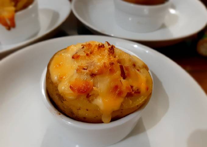 Standar Resep membuat 160. Cheesy Baked Potatoes  menggugah selera