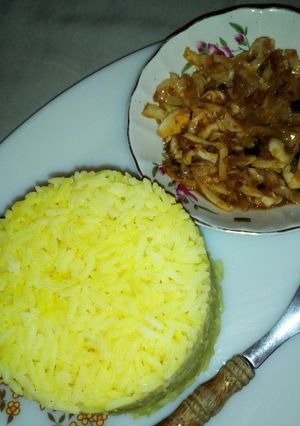 A picture of Curry rice and cabbage sauce.