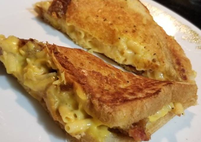 Leftover Mac 'n' Cheese, Bacon Grilled Cheese Sandwich