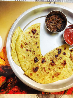 बेसन के मसाले वाले परांठे (besan ke masale wale parathe recipe in Hindi) रेसिपी मुख्य फोटो